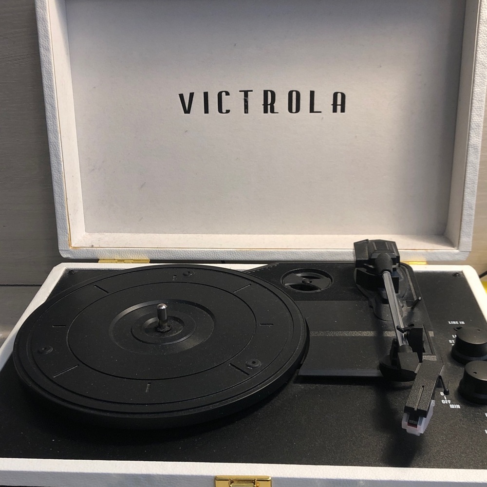 Victrola Record Player 3 Speed Bluetooth Suitcase 45s Adapter Built in Speakers